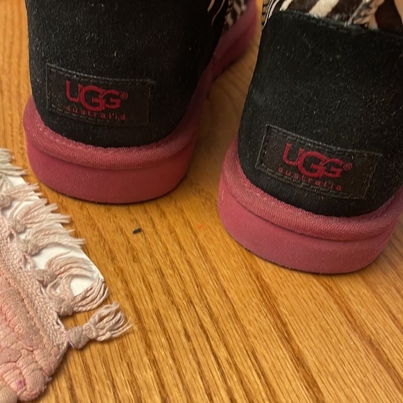 Ugg boots  zebra  striped Excellent condition no wear size 6 - Picture 6 of 7